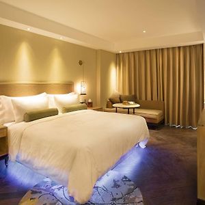 Executive Queen Room